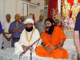  H.H. Swami Ramdevji at the VHP Hindu Mandir in Ilford